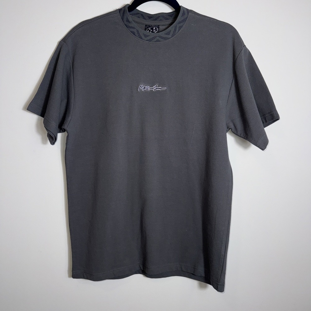 Maui and Sons T Shirt Mens Size M Grey Tribal Collar Surf Beach Vacation - Picture 1 of 8
